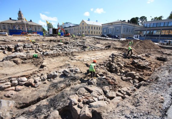 Pietarsaaressa arkeologit pääsivät tutkimaan 180 vuotta aiemmin maan alle jääneitä kellareita